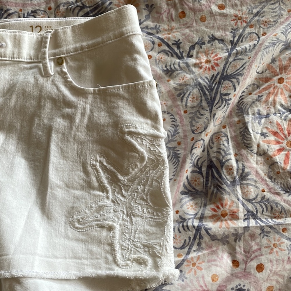 Lilly Pulitzer Whote Denim Shorts.